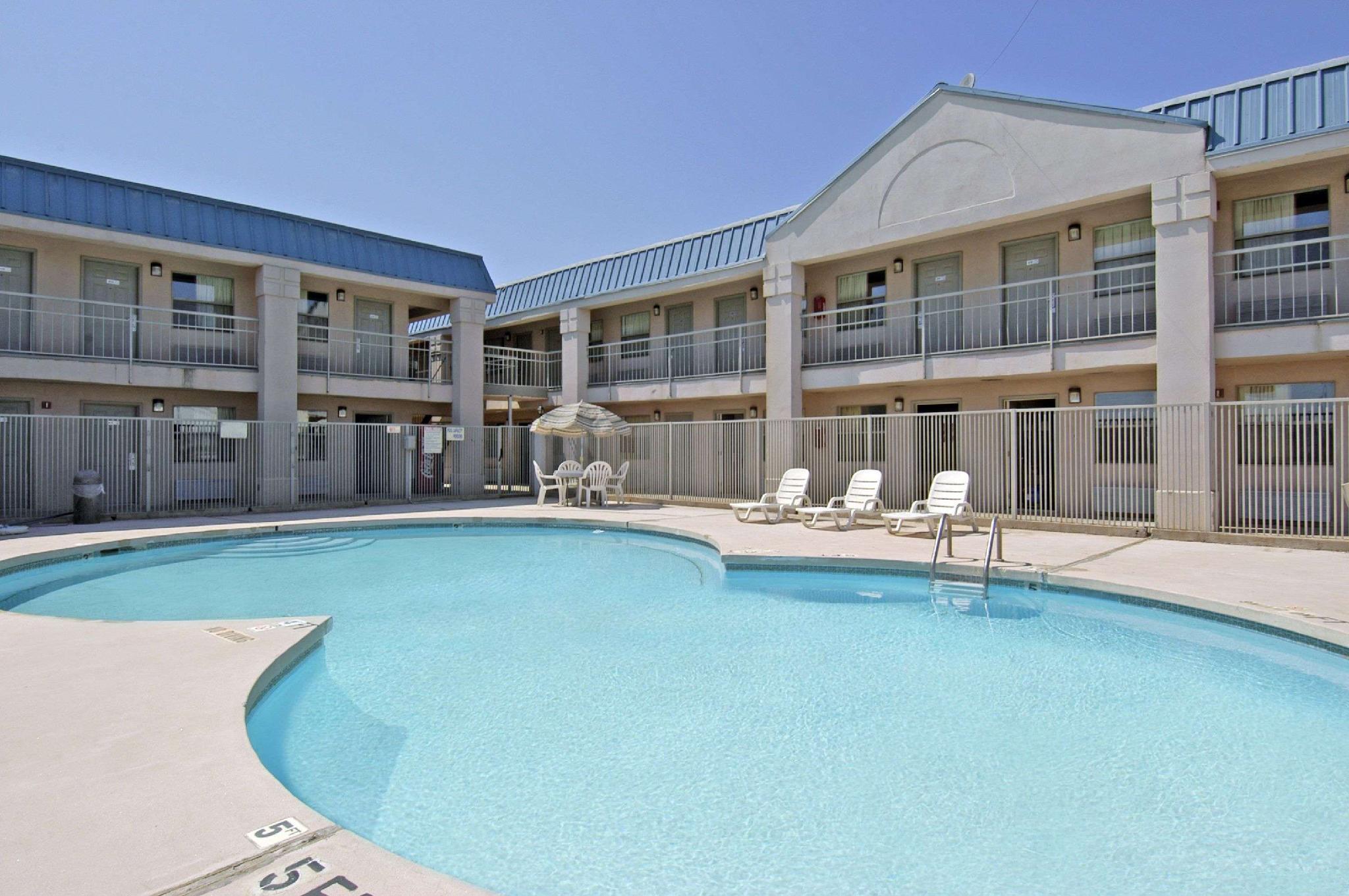 Super 8 By Wyndham Wichita Falls Εξωτερικό φωτογραφία